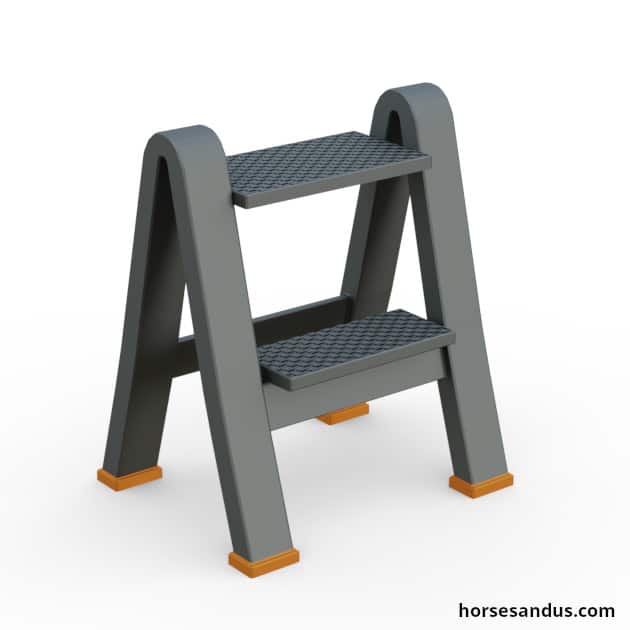 Step ladder for horse braiding